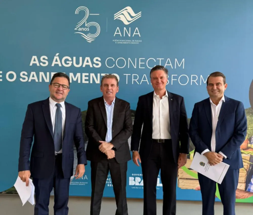 Chico Mendes e Bal Lins articulam ao lado de autoridades soluções para o armazenamento e liberação das águas de Engenheiro Avidos|Foto: Divulgação