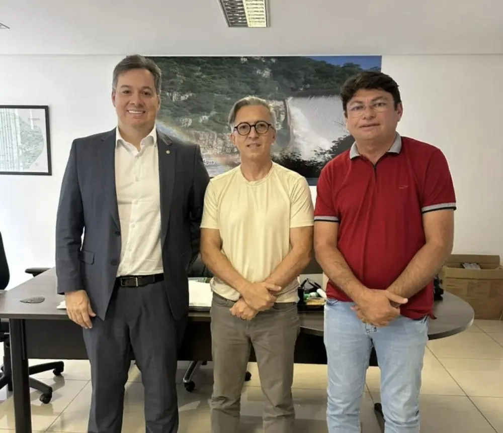 Deputado Júnior Araújo, Alberto Gomes e prefeito Kadson Monteiro|Foto: Assessoria