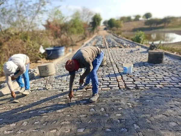 Depois de concluir etapa na Mata Fresca, prefeitura de Bom Jesus intensifica pavimentação no Sítio Mastruz