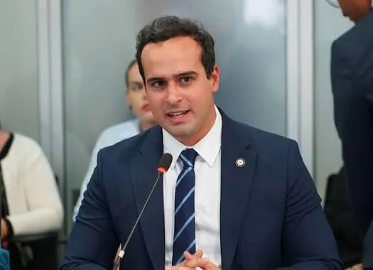 Com pouco mais de 45% ainda indefinidos em setembro, Lucas Ribeiro lidera com 96 prefeitos; Efraim é o segundo com 15