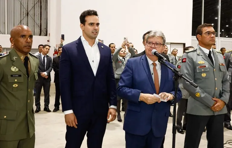 João Azevêdo participa de formatura de 799 novos soldados da PM e Bombeiros e destaca valorização das forças de Segurança