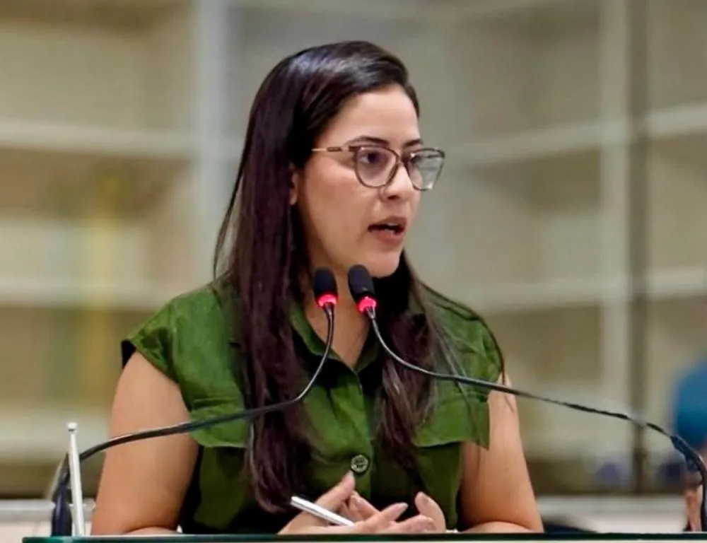 Prefeita de Monte Horebe Milena Nogueira quita folha salarial de setembro a 12 dias do mês trabalhado 