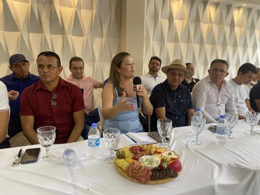 O evento também reuniu vereadores de outras cidades, suplentes e dezenas de pessoas