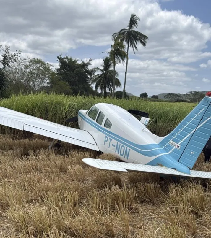 SUSTO: Avião com prefeito Cícero Lucena e assessores faz pouso de emergência no interior da Paraíba