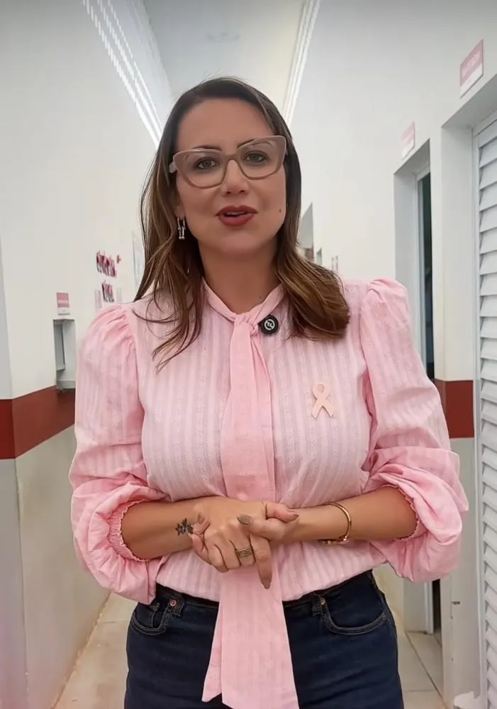 Prefeita Denise Bayma reforça compromisso com a saúde da mulher durante o Outubro Rosa, em Bom Jesus