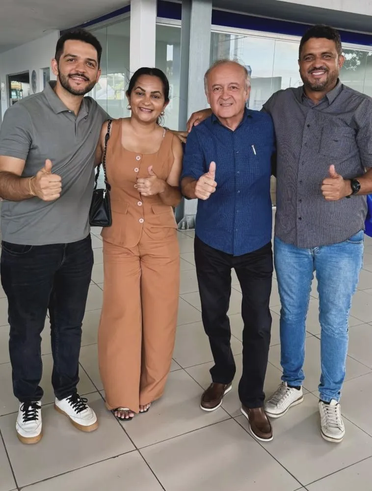 Deputado Branco Mendes entrega van à população de Assunção em parceria com Wilson Filho