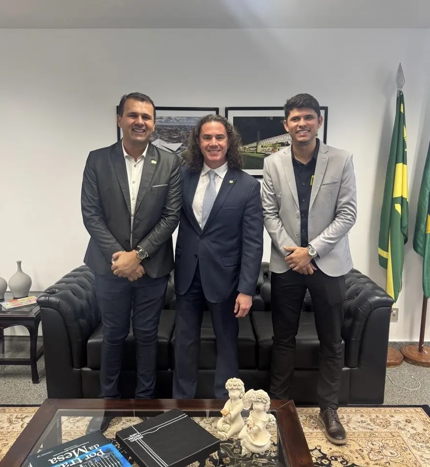 Aldo Andrade e Matheus Gomes visitam gabinetes de deputado e senador durante viagem em Brasília