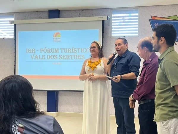 Prefeitura apresenta potencial turístico de Cajazeiras em Fórum Vale dos Sertões realizado em Patos