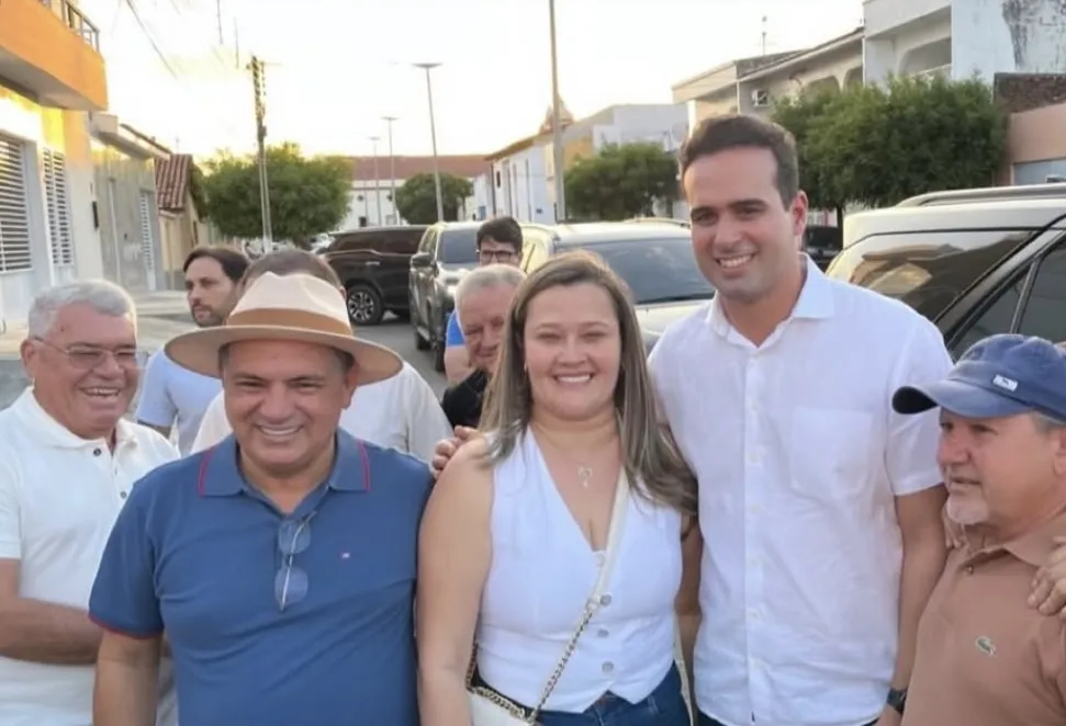 Prefeito Luiz Claudino e Larúcia Sá recebem o vice-governador Lucas Ribeiro, em São João do Rio do Peixe