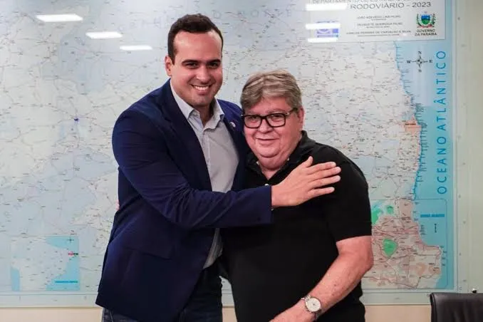 João Azevêdo vai tirar licença e Lucas Ribeiro assume Governo na próxima semana