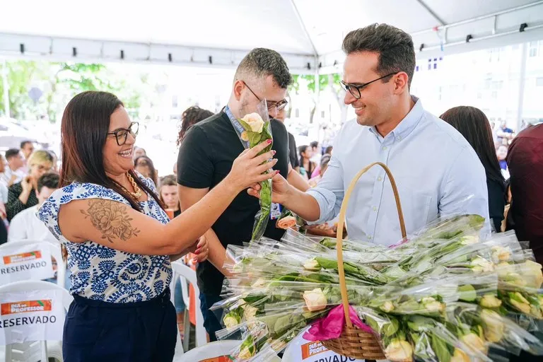 Lucas Ribeiro homenageia professores da rede estadual e destaca avanços na valorização da categoria