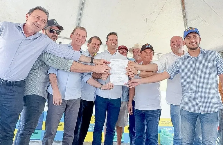 Com Chico Mendes e Bal Lins, Lucas Ribeiro inaugura polo de ração e autoriza início de obras rodoviárias em São José de Piranhas