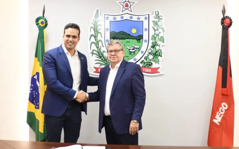 “A Paraíba continuará em boas mãos”, diz João Azevêdo após transmitir cargo a Lucas Ribeiro