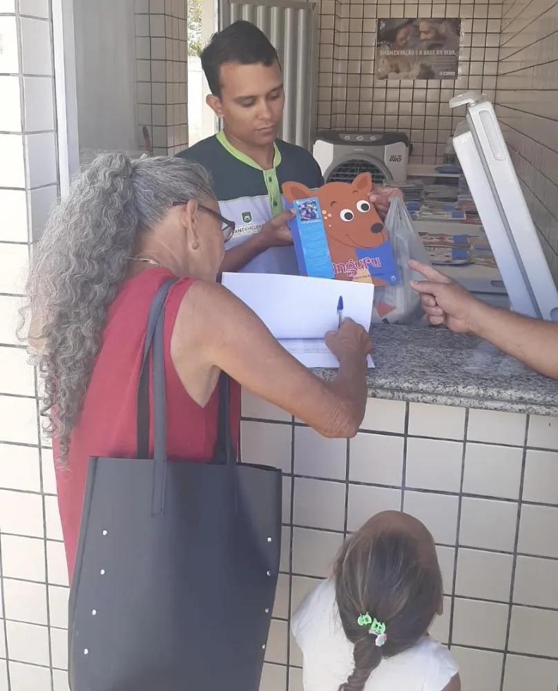 Fundação Abraão Vitoriano promove ação solidária com distribuição de mais de 150 livros infantis, em Santa Helena