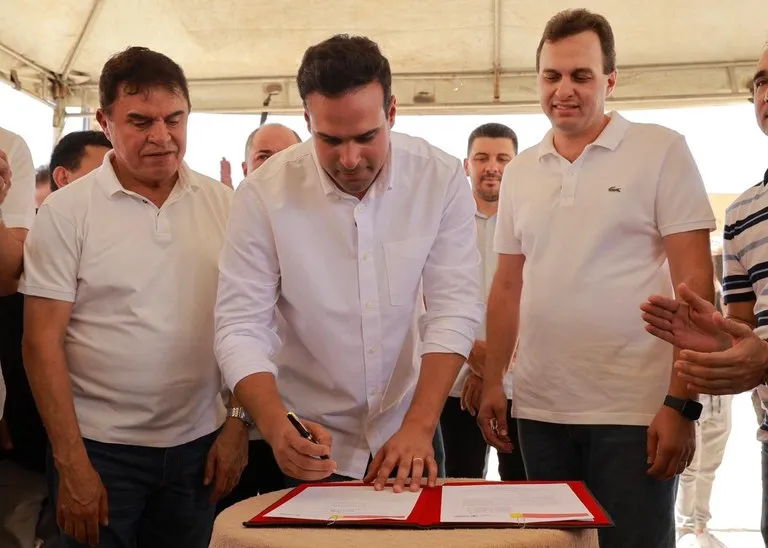 Lucas Ribeiro inaugura creche e inspeciona obras da educação|Foto: Max Brito