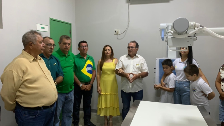 Ceninha Lucena inaugura nova sala equipada com aparelho de Raio-X no hospital de Bonito de Santa Fé