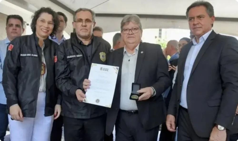 Cassandra Guimarães (delegada-geral adjunta), André Rabelo (delegado-geral), João Azevêdo (governador da Paraíba) e Jean Nunes (secretário de segurança)|Foto: Divulgação