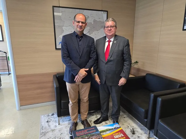 João Azevêdo discute obras do terceiro lote do canal Acauã-Araçagi|Foto: Divulgação