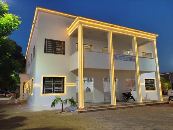 Prefeitura de Cajazeiras inicia montagem da ornamentação de Natal|Foto: Divulgação