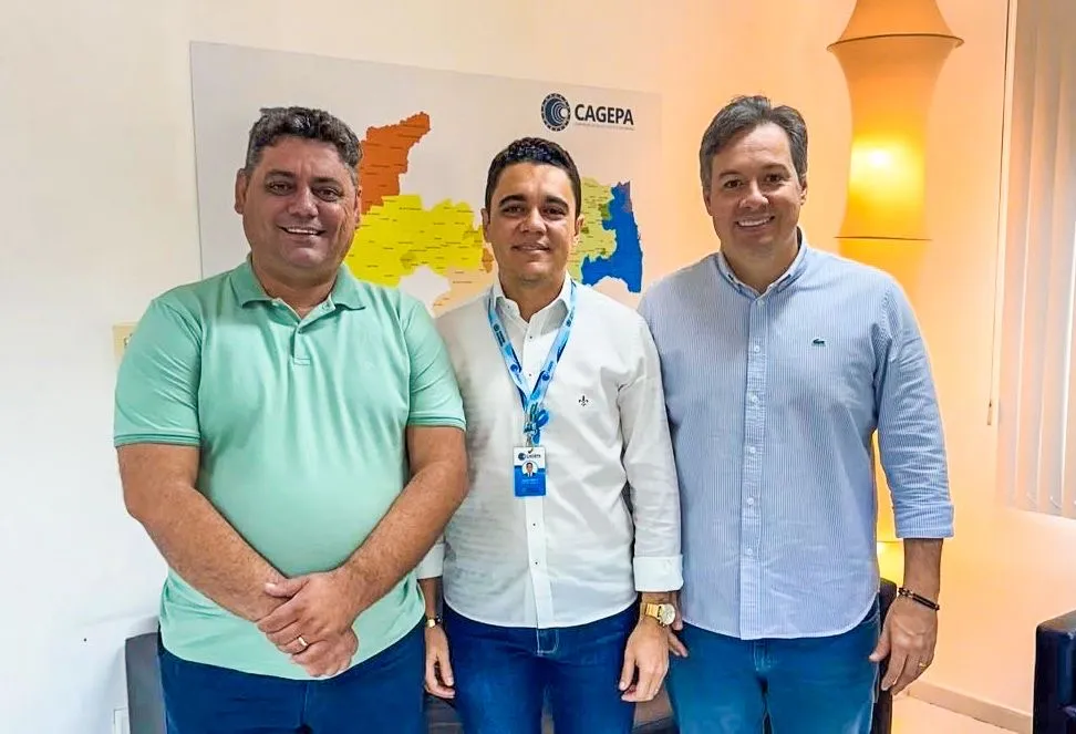 Deputado Júnior Araújo e prefeito Thially Aristóteles tratam de novos investimentos em abastecimento de água para Vieirópolis|Foto: Assessoria