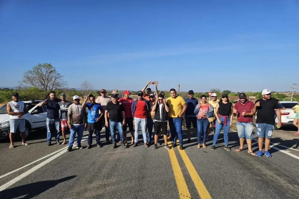 Manifestantes bloqueiam BR-230 entre Cajazeiras e Sousa|Foto: Divulgação