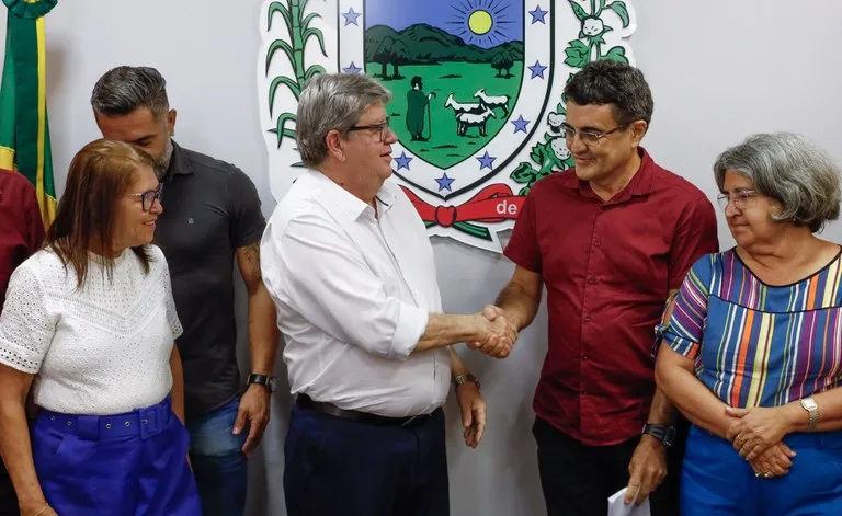 Governador anuncia atualização do PCCR dos jornalistas|Foto: Francisco França