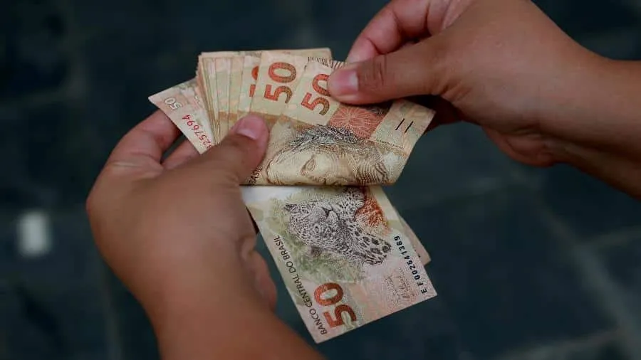 Dinheiro em mãos|Foto: Reprodução