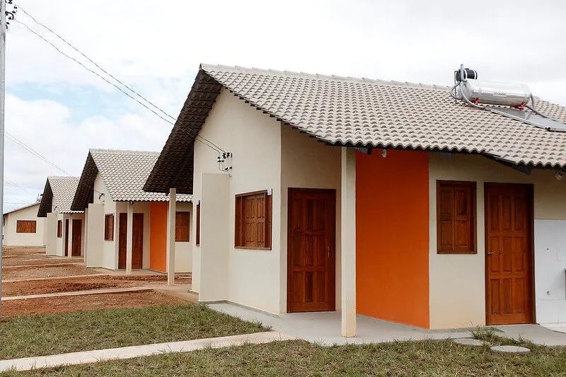 O clamor popular destaca a urgência de iniciativas que minimizem o déficit habitacional local