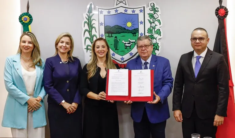 Governador João Azevêdo celebra acordo com a AGU|Foto: Assessoria