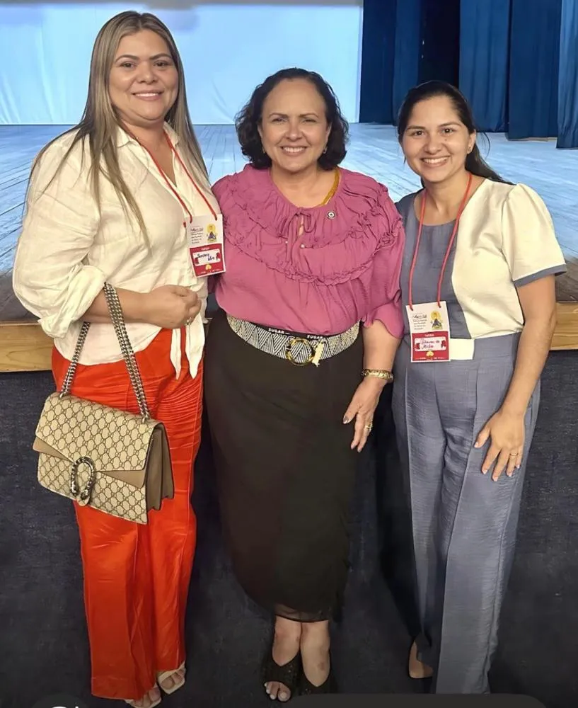 Corrinha Félix ao lado da secretária da Mulher do estado, Lídia Moura (Durante evento em Campina Grande) 