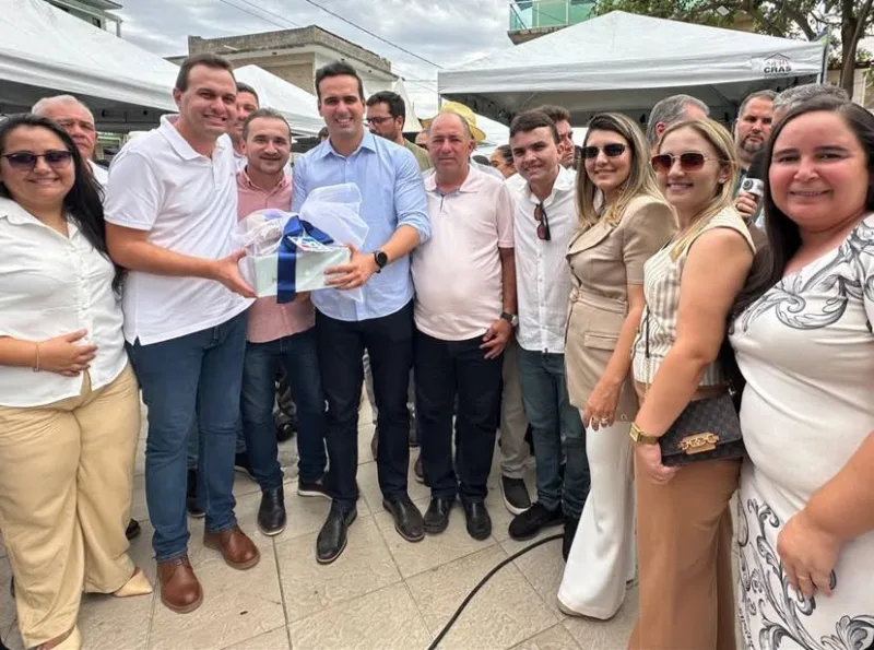 Espedito Filho entrega pessoalmente convite de Aniversário da cidade a João Azevêdo e Lucas Ribeiro|Foto: Divulgação