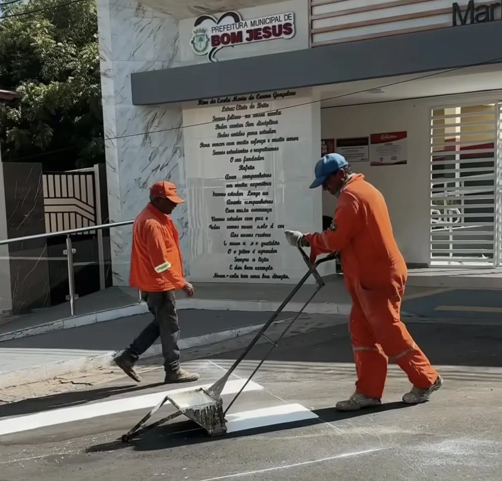 Implantação da sinalização do novo asfalto de Bom Jesus-PB|Foto: Divulgação