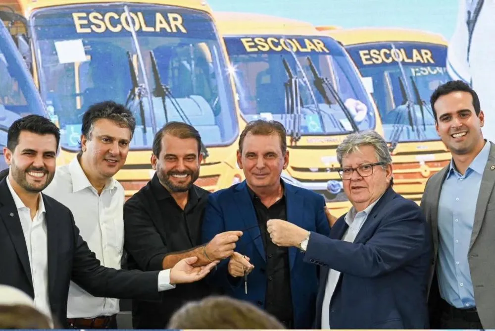 Bal Lins recebe novo ônibus escolar para a educação básica de São José de Piranhas-PB|Foto: Divulgação