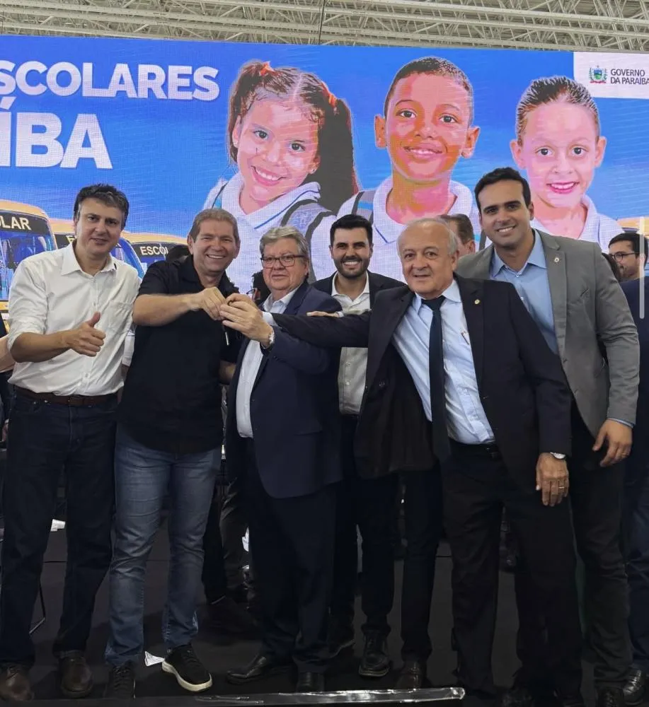 Deputado Branco Mendes (Republicanos) participando da solenidade de entrega dos novos veículos|Foto: Divulgação