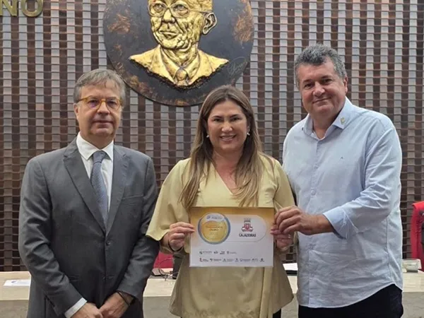 Prefeita Corrinha Delfino recebe Selo Ouro em Transparência Pública do TCE-PB|Foto: Assessoria