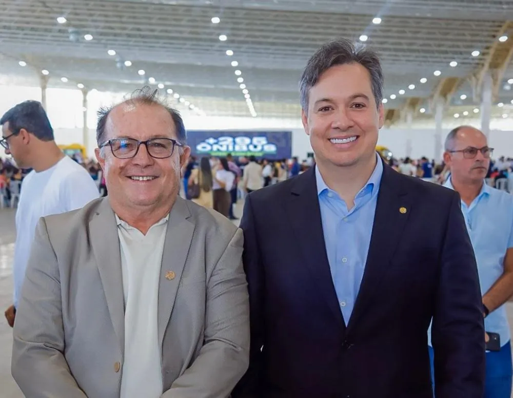 Prefeito de Bonito de Santa Fé e deputado Júnior Araújo|Foto: Assessoria