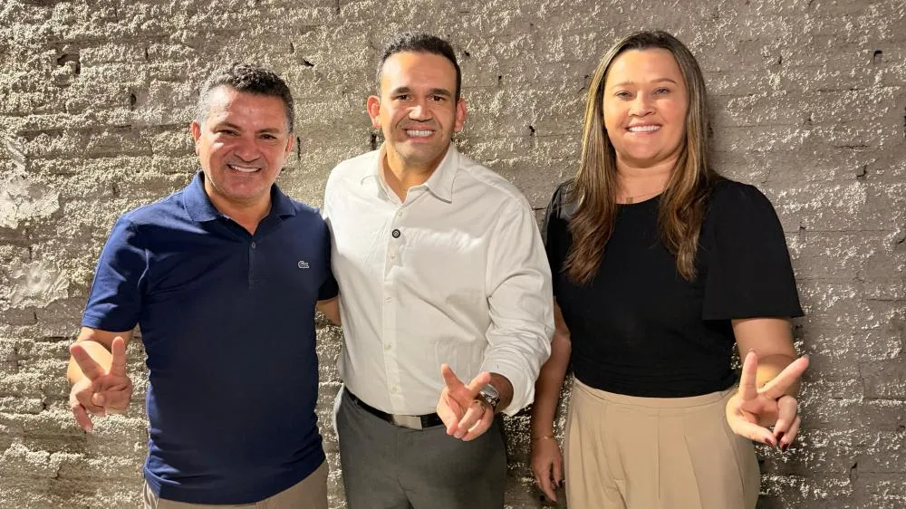 Luiz Claudino, Dr. Jhony Bezerra e Larúcia Sá|Foto: Divulgação