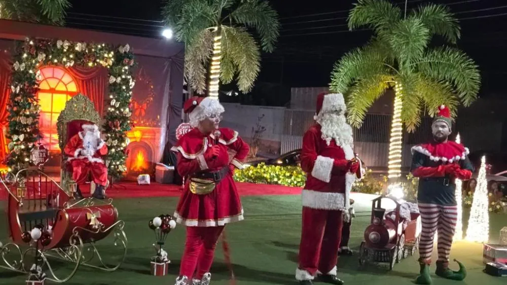 Triunfo recebe Papai Noel e Mamãe Noel na Praça do Portal|Foto: Assessoria