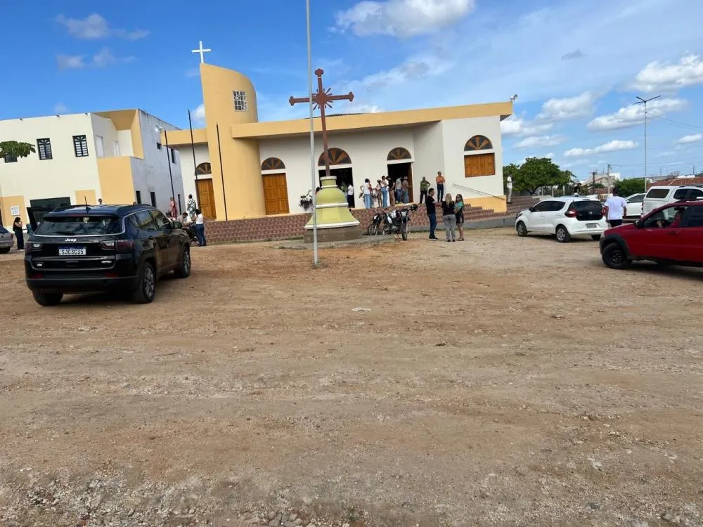 Igreja da sagrada família no bairro Jardim Oais em Cajazeiras 