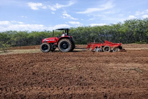 Bom Jesus reforça apoio ao homem do campo e inicia corte de terra 2026|Foto: Jhota Herre