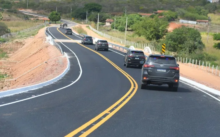 Rodovias do sertão feitas no governo de João Azevedo 