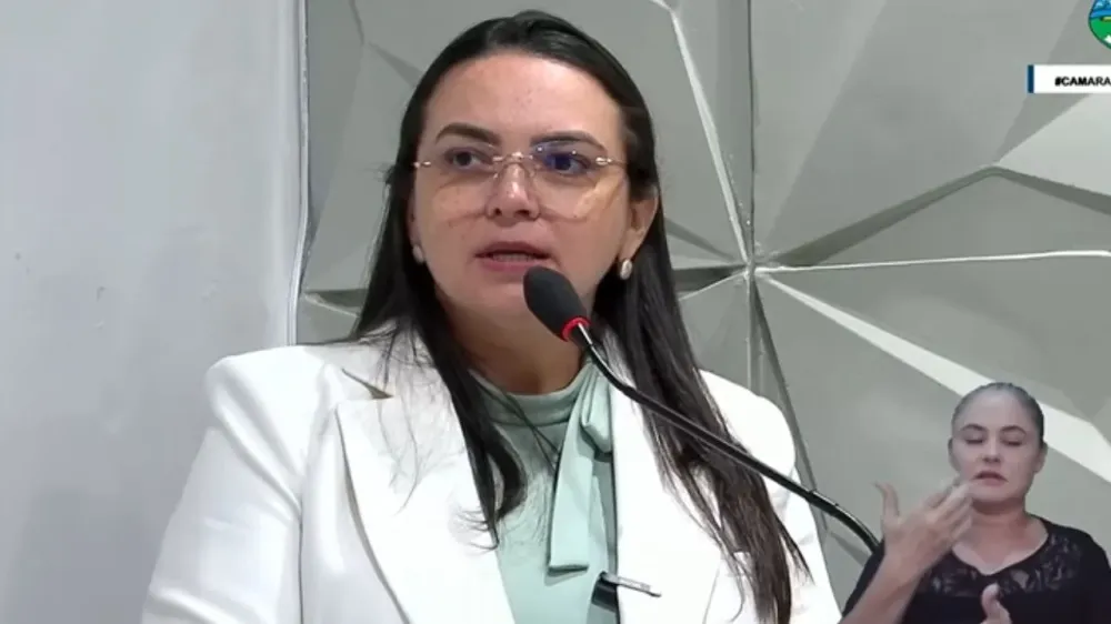 Mesmo afirmando que irá seguir a decisão judicial, Virginia permanece com o pensamento contrário aos concursos