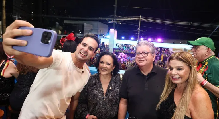 João Azevêdo prestigia 40° desfile das Muriçocas do Miramar|Foto: Francisco França