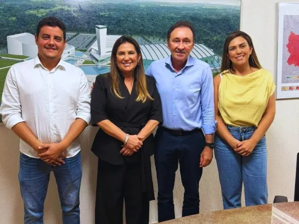 Corrinha Delfino articula apoio para famílias afetadas pelas chuvas e liberação de escrituras|Foto: Assessoria