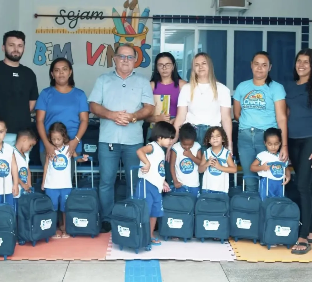 Prefeitura de Bonito de Santa Fé-PB entrega kits escolares|Foto: Divulgação