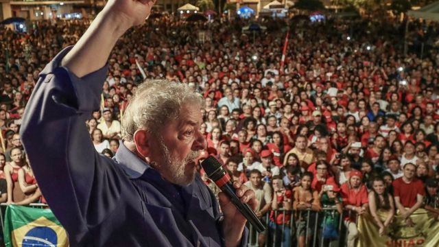 Lula durante comício (Foto: CNN Brasil) 
