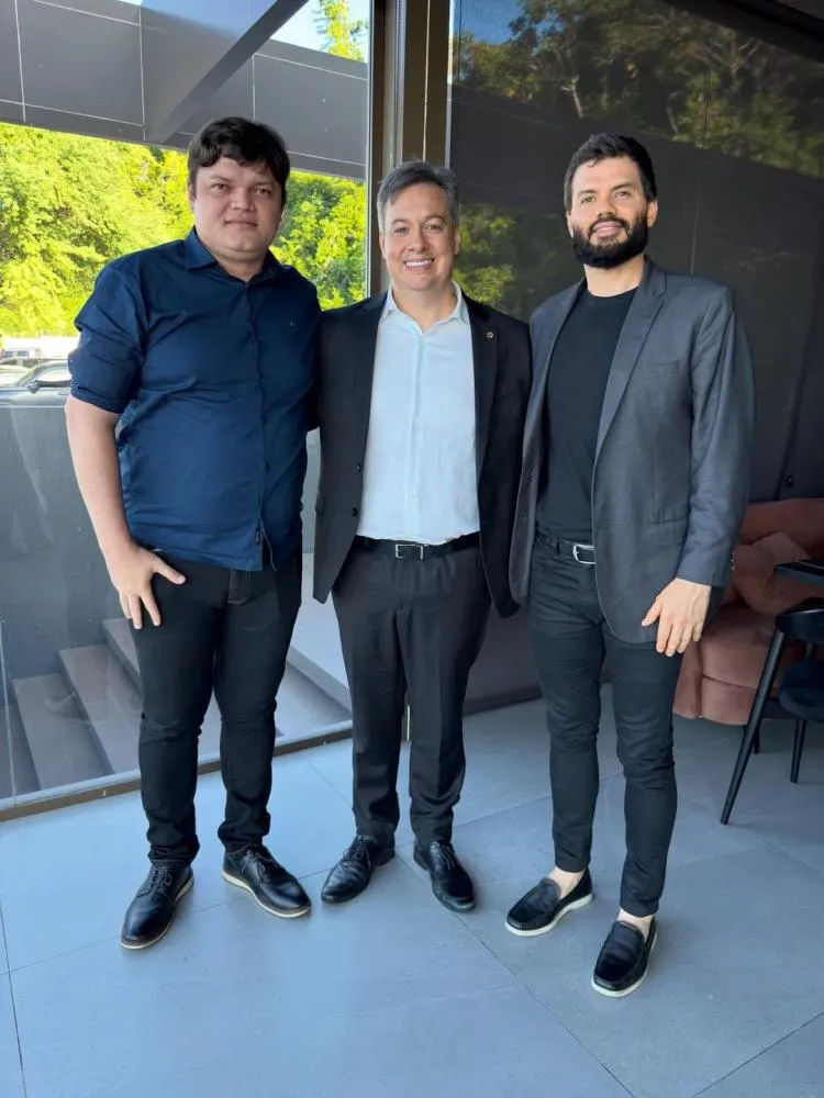 Júnior Araújo recebe apoio do prefeito de Curral Velho, Samuel Carnaúba