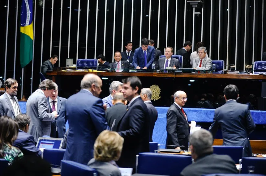 Projeto de lei que autoriza a criação de aproximadamente 17,8 mil novos cargos 