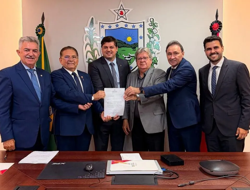 Governador João Azevêdo formaliza indicação de Deusdete Queiroga e Taciano Diniz para o TCE|Foto: Divulgação