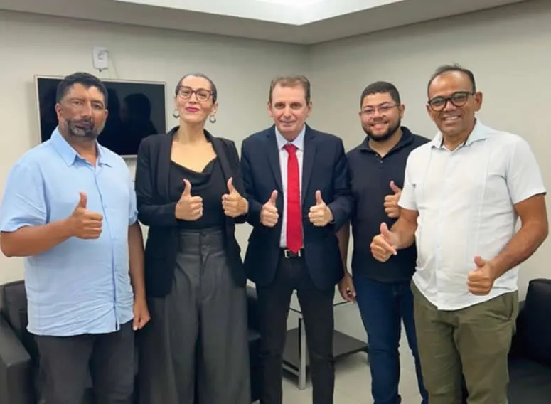 Deputado Chico Mendes (PSB) recebe vereadores e lideranças de Santana de Mangueira na Assembleia Legislativa|Foto: Divulgação